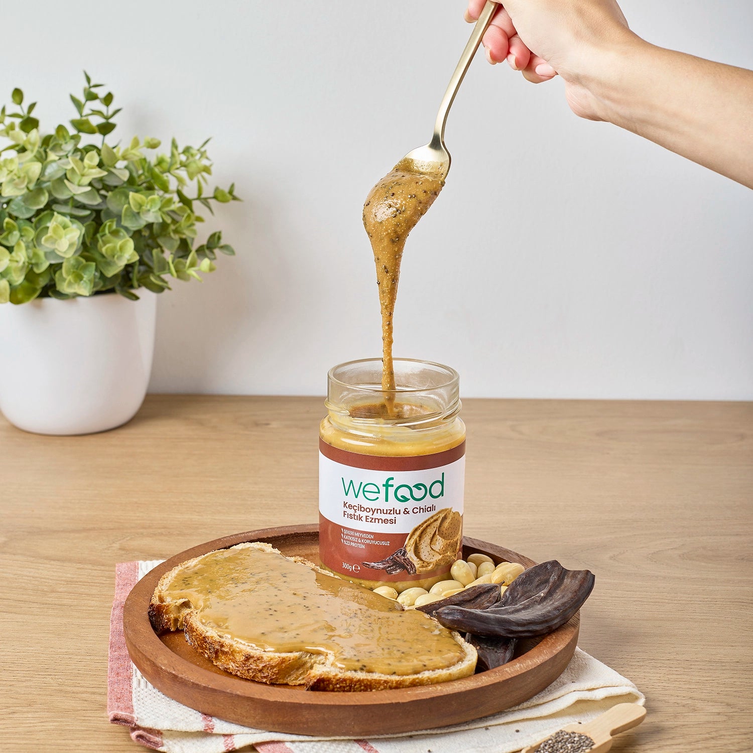 Wefood Keçiboynuzlu & Chialı Fıstık Ezmesi 300 g