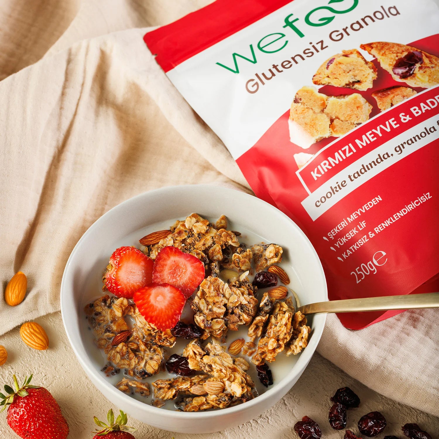 Wefood Glutensiz Granola Kırmızı Meyve & Bademli 250 gr