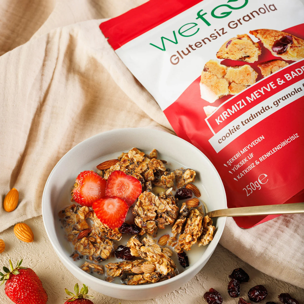 Wefood Glutensiz Granola Kırmızı Meyve & Bademli 250 gr